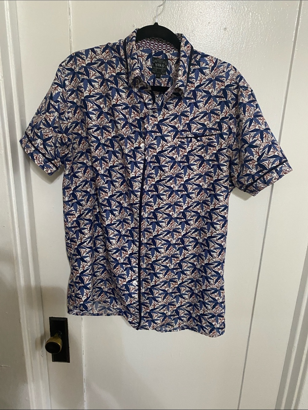Milano Men's Short-Sleeve Button-Down in Blue, White and Tan Relaxed Leaf Print